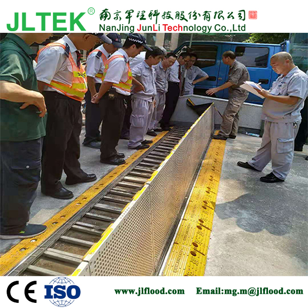 Top Suppliers Flood Proof Automatic Water Dams - Embedded flood barrier for garage – JunLi
