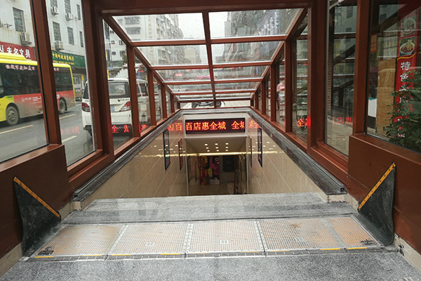 Cancela automática inundación para a construción de centro comercial subterráneo en Hunan