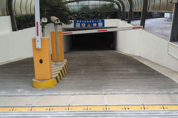 Automatic flood barrier door application cases at underground garage entrance in Nantong