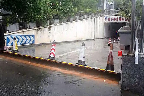 Awtomatikong baha barrier application kaso para sa underground garage sa Suqian lungsod